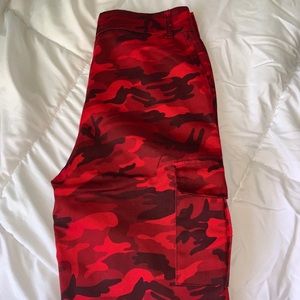 red camo joggers! ♥️